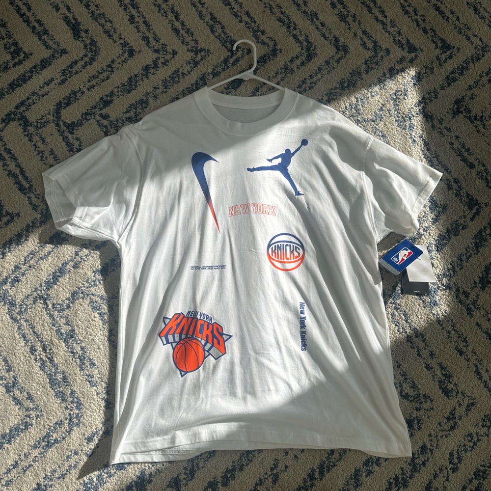 Limited edition Knicks x nike shirt.
NEVER WORN